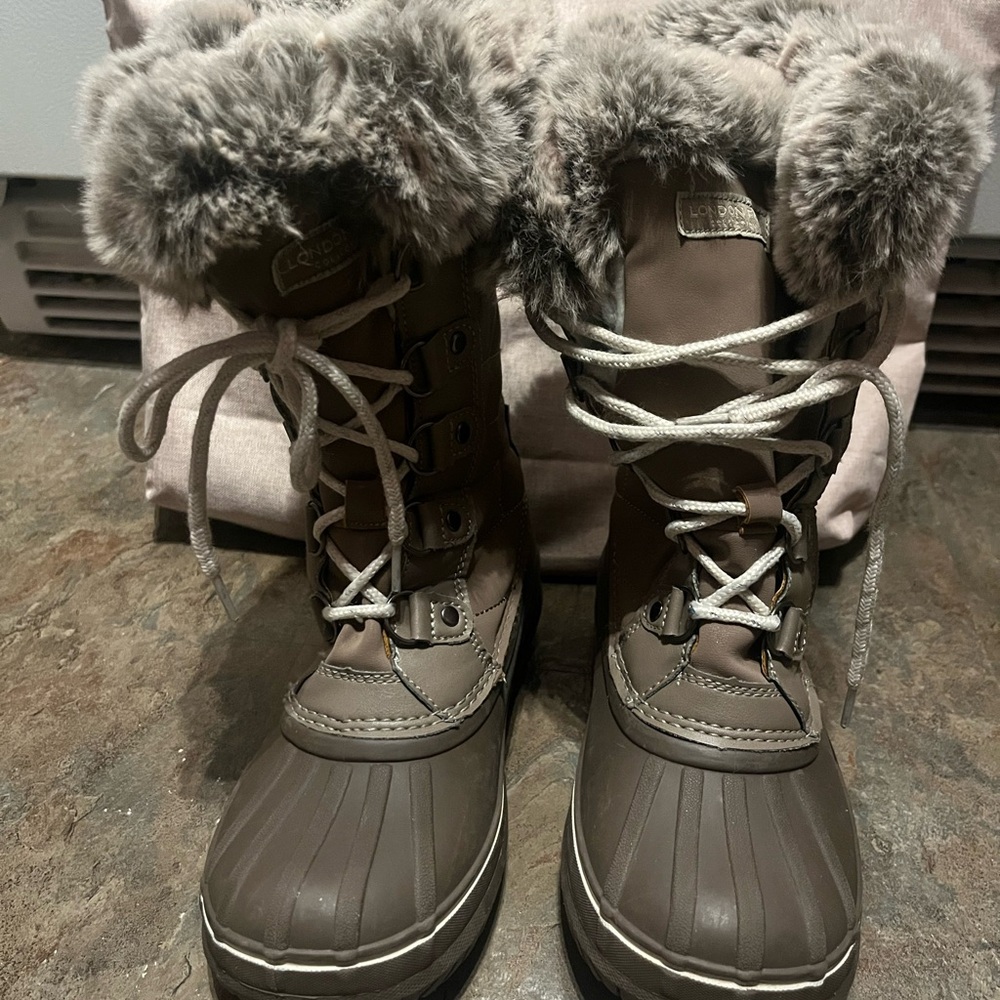 London Fog Fur-Lined Winter Boots in Brown and Gray kids3/woman 5 excellent